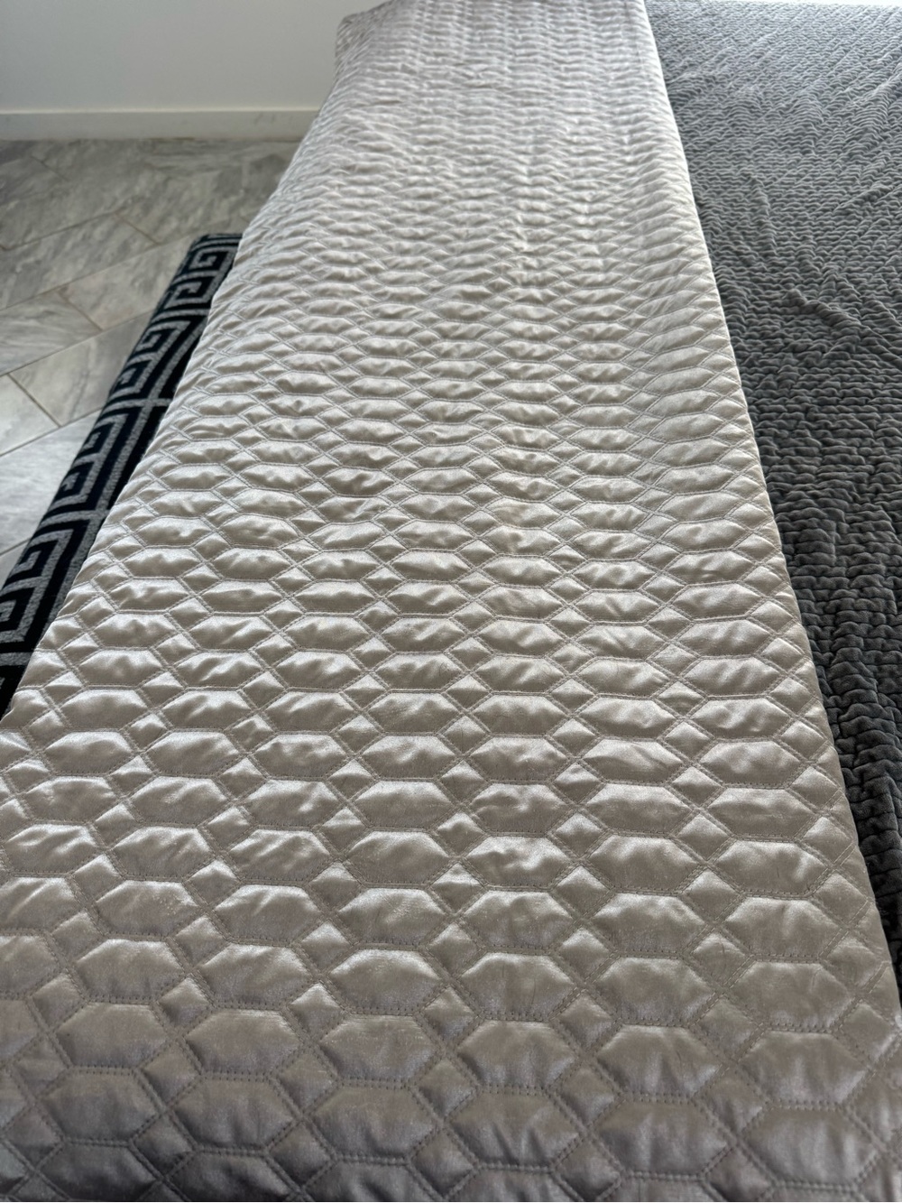 Plush Quilted comforter  - Silver Gray